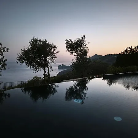 Dequinz Luxury With Infinity Pool & Sea View Villa