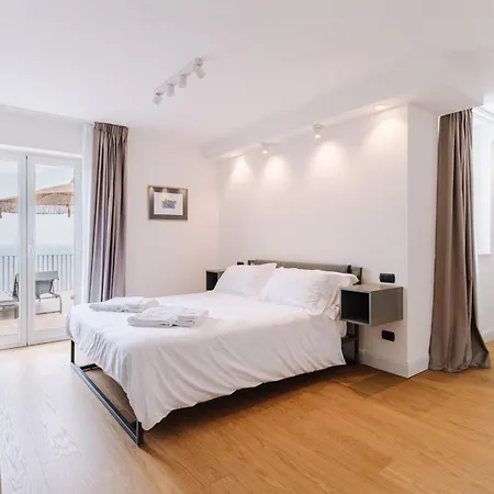 Dequinz Luxury With Infinity Pool & Sea View Villa
