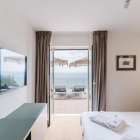 Villa Dequinz Luxury With Infinity Pool & Sea View