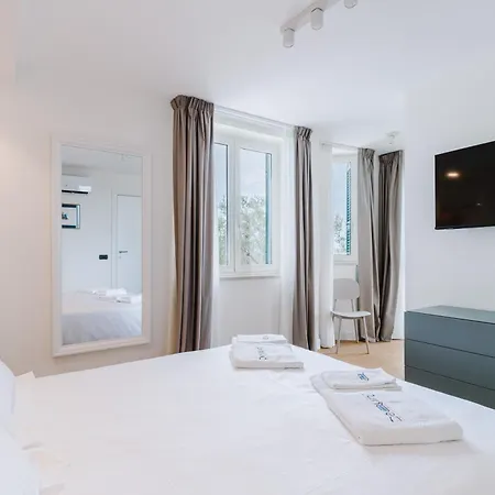 Dequinz Luxury With Infinity Pool & Sea View Villa *
