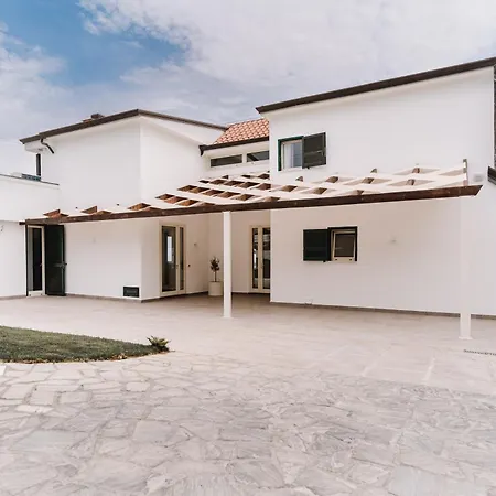 Dequinz Luxury With Infinity Pool & Sea View Villa *